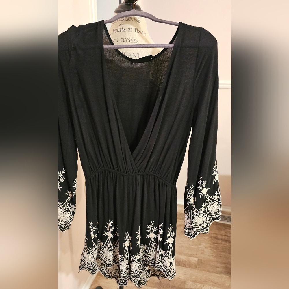 Audrey 3 + 1 Black and White Jumper. Shorts. Size L.